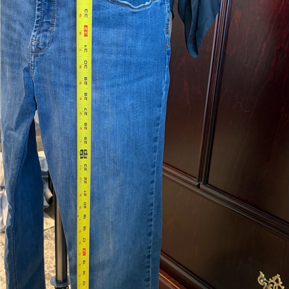 -SOLD- Wrangler Relaxed Fit Blue Denim Jeans - Picture 7 of 8